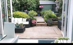 Homestay, Upmarket, Wimbledon & Southfields; Beside Tube;